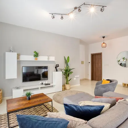 Modern, Designer Apt With A Beautiful Living & Ac By 360 Estates * Il-Fgura