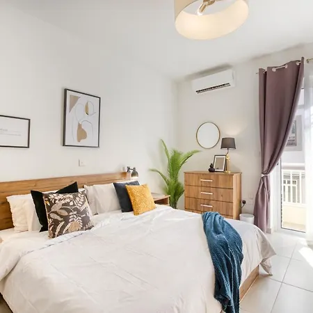 Apartmán Modern, Designer Apt With A Beautiful Living & Ac By 360 Estates *