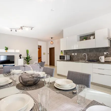 Modern, Designer Apt With A Beautiful Living & Ac By 360 Estates * Il-Fgura