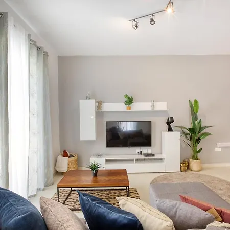 Modern, Designer Apt With A Beautiful Living & Ac By 360 Estates Il-Fgura