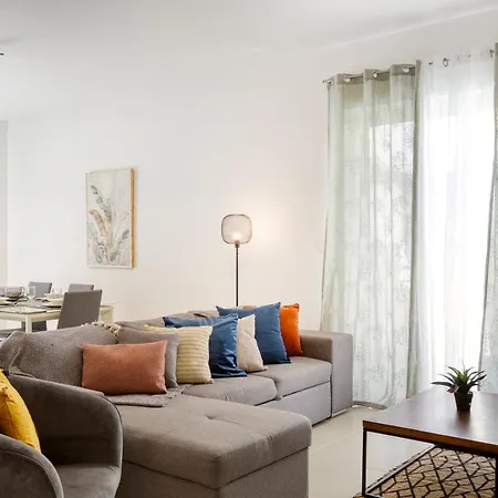Apartmán Modern, Designer Apt With A Beautiful Living & Ac By 360 Estates *