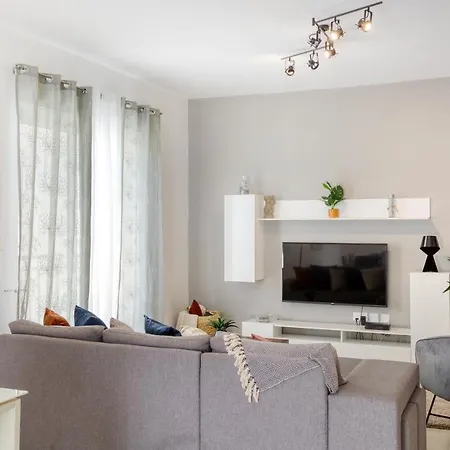 Appartamento Modern, Designer Apt With A Beautiful Living & Ac By 360 Estates