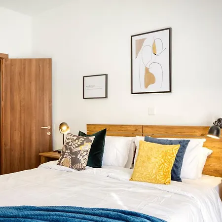 Appartamento Modern, Designer Apt With A Beautiful Living & Ac By 360 Estates *